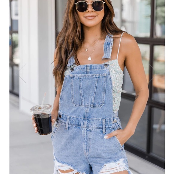 TIMELESS SMILE DISTRESSED MEDIUM WASH DENIM OVERALL SHORTS - Size Large - Picture 9 of 10